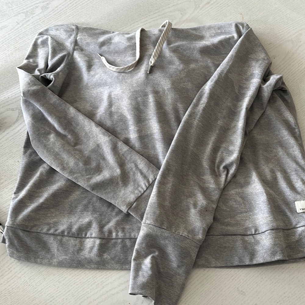 Vuori sweatshirt